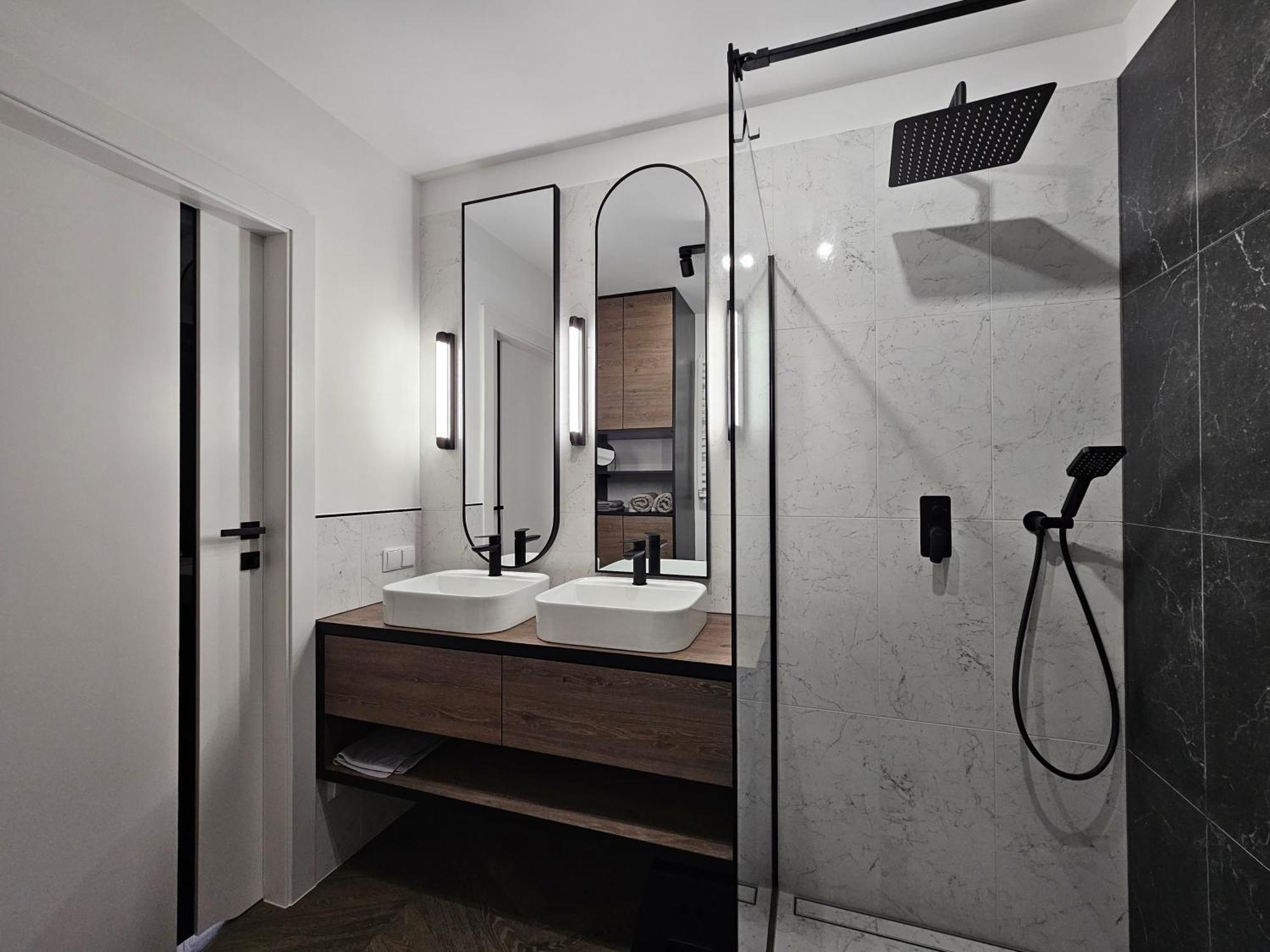 Horizon Vista - New - Premium - Parking Apartment ชวีโนวิชแจ ภายนอก รูปภาพ